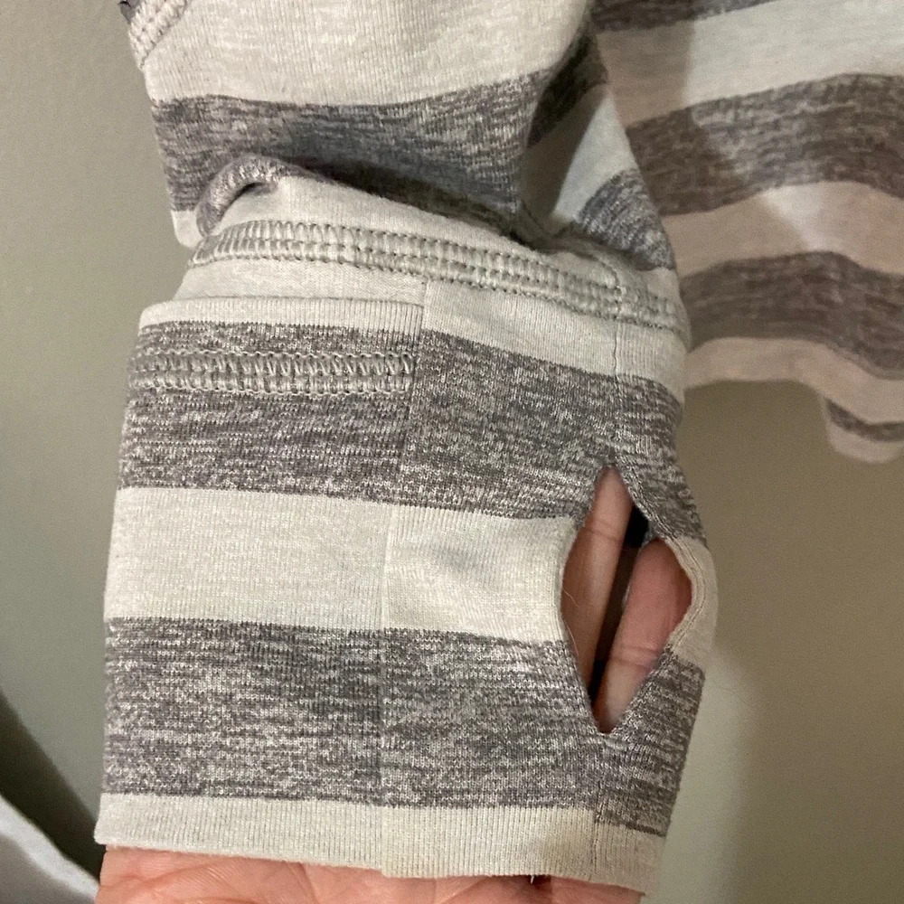 Lululemon quarter zip pull over size 6 dark / light gray stripe - Picture 6 of 13